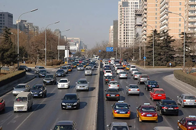 鬧市開車必學技巧，你會幾招？